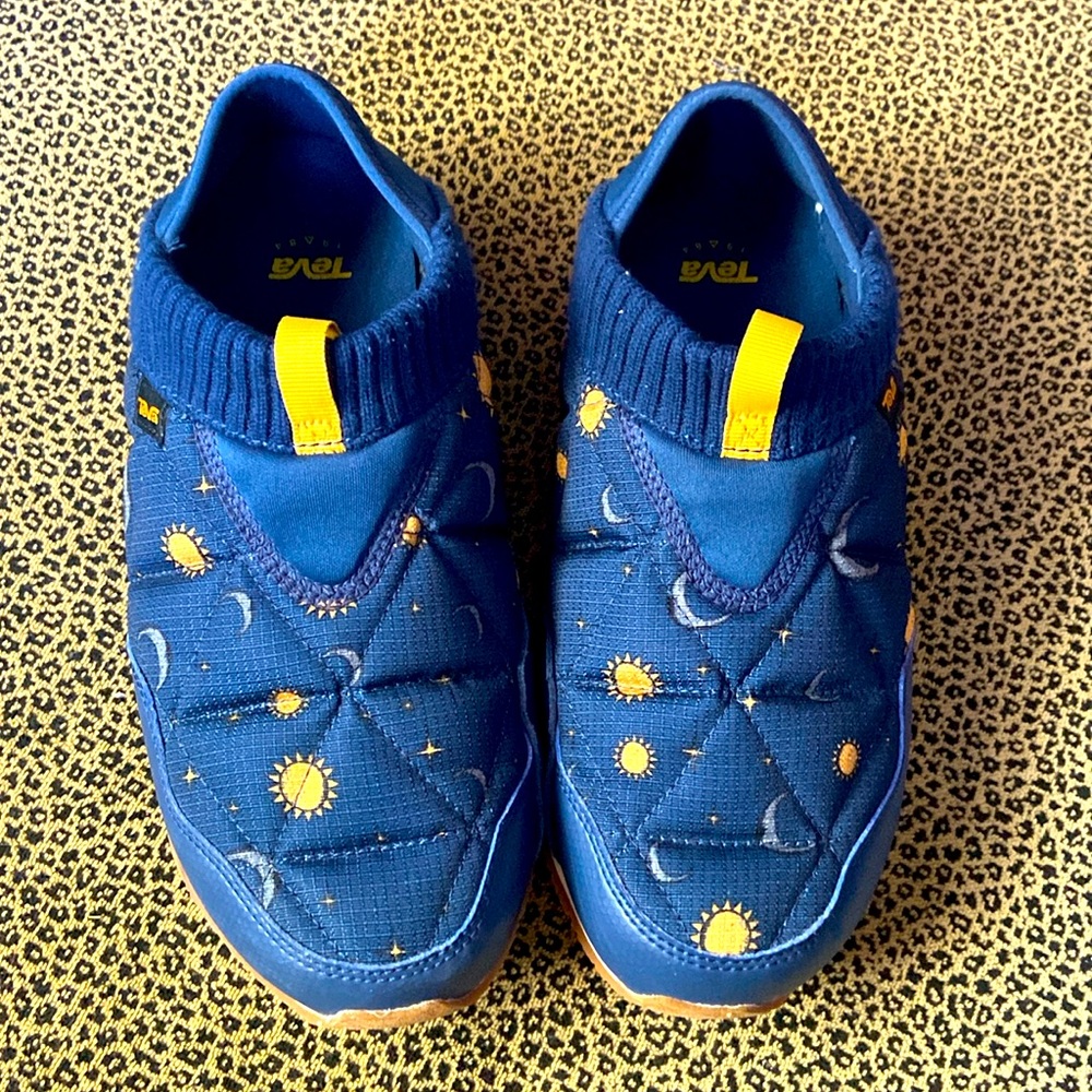Comfy TEVA Slipper Moon and Stars